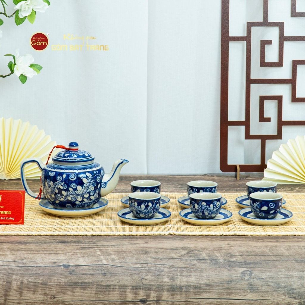 Bộ Ấm Chén Men Lam Vẽ Tay Hoa Lá Dây