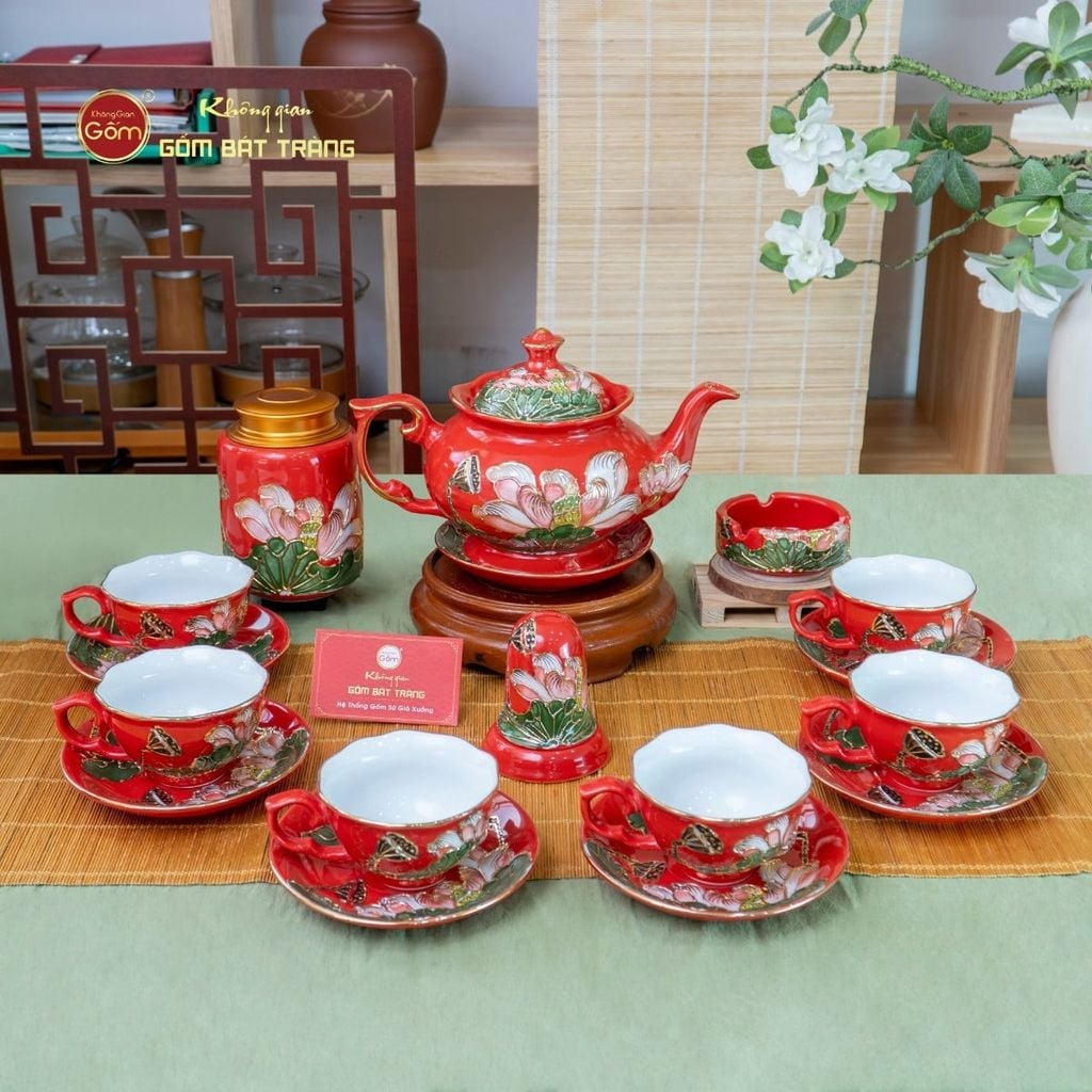Bộ Ấm Chén Queen Đỏ Hoa Sen Đắp Nổi Vẽ Vàng