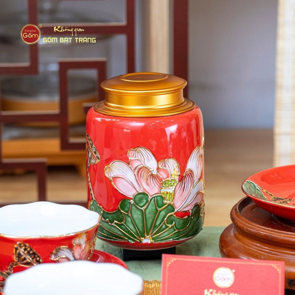 Bộ Ấm Chén Queen Đỏ Hoa Sen Đắp Nổi Vẽ Vàng