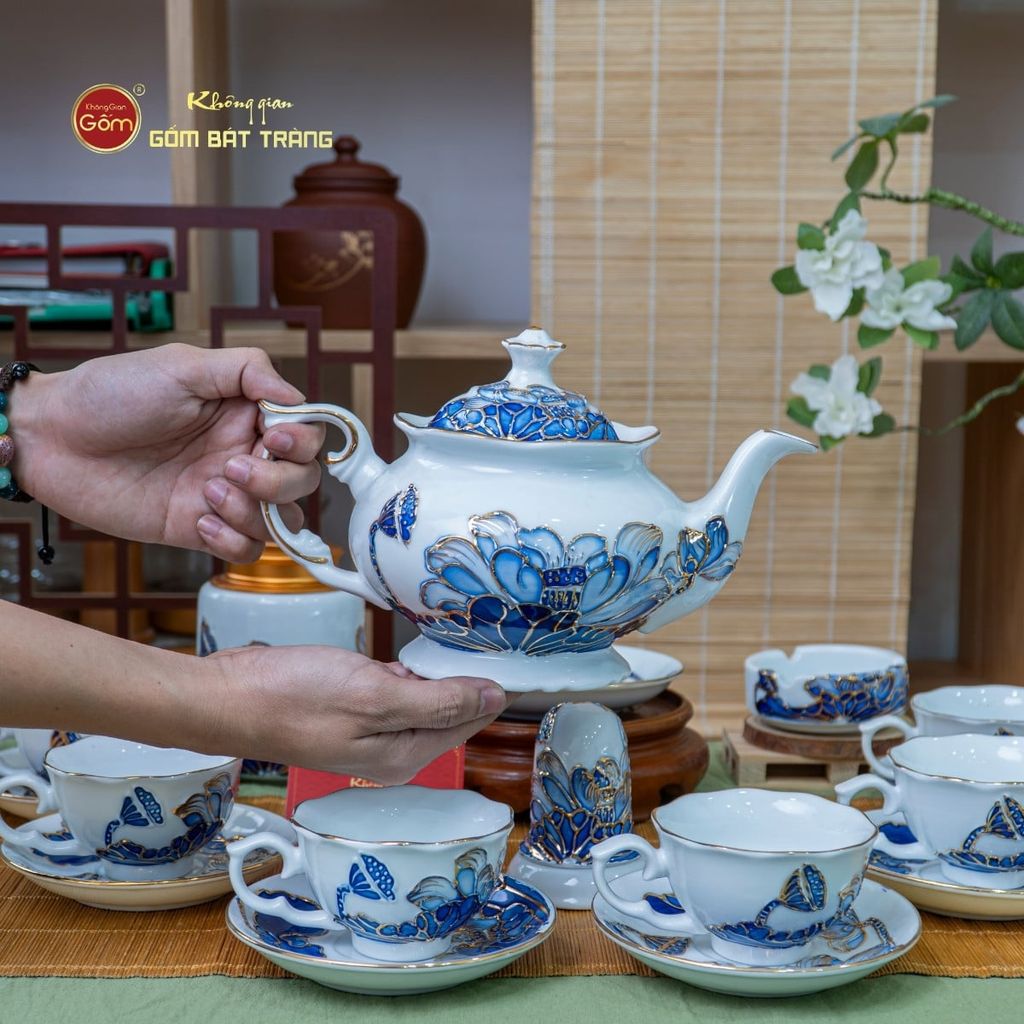 Bộ Ấm Chén Queen Trắng Hoa Sen Tím Đắp Nổi Vẽ Vàng