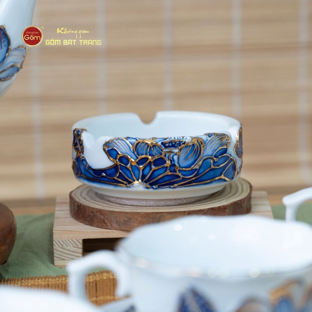 Bộ Ấm Chén Queen Trắng Hoa Sen Tím Đắp Nổi Vẽ Vàng