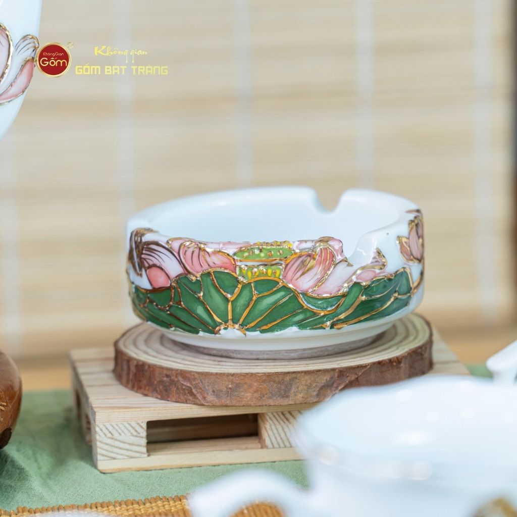 Bộ Ấm Chén Queen Trắng Hoa Sen Xanh Đắp Nổi Vẽ Vàng