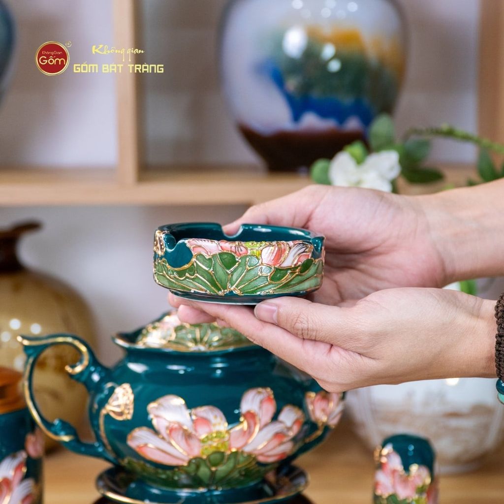 Bộ Ấm Chén Queen Xanh Lá Hoa Sen Đắp Nổi Vẽ Vàng