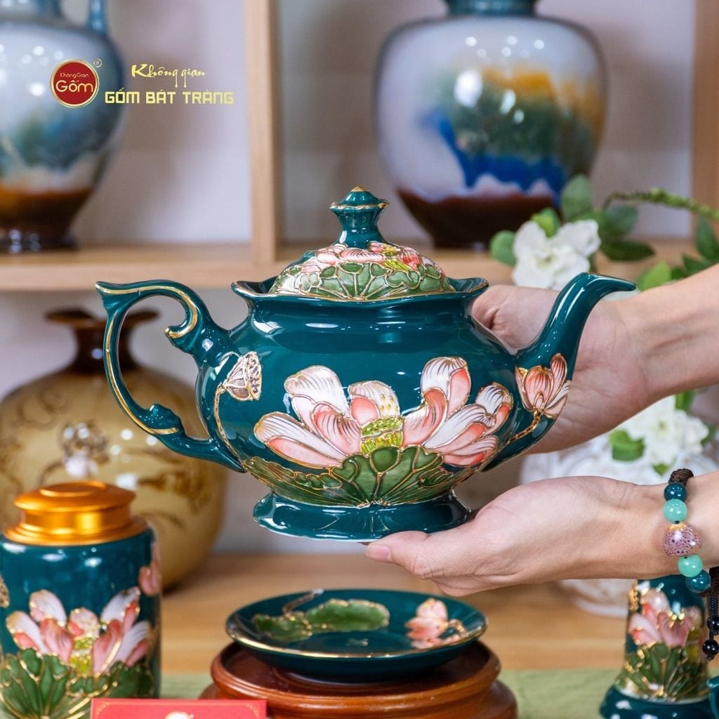 Bộ Ấm Chén Queen Xanh Lá Hoa Sen Đắp Nổi Vẽ Vàng