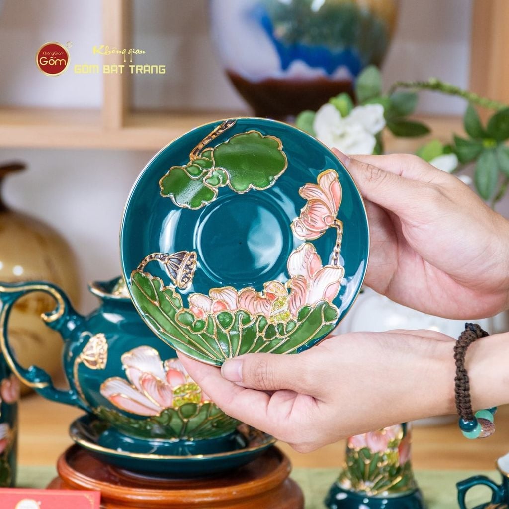 Bộ Ấm Chén Queen Xanh Lá Hoa Sen Đắp Nổi Vẽ Vàng