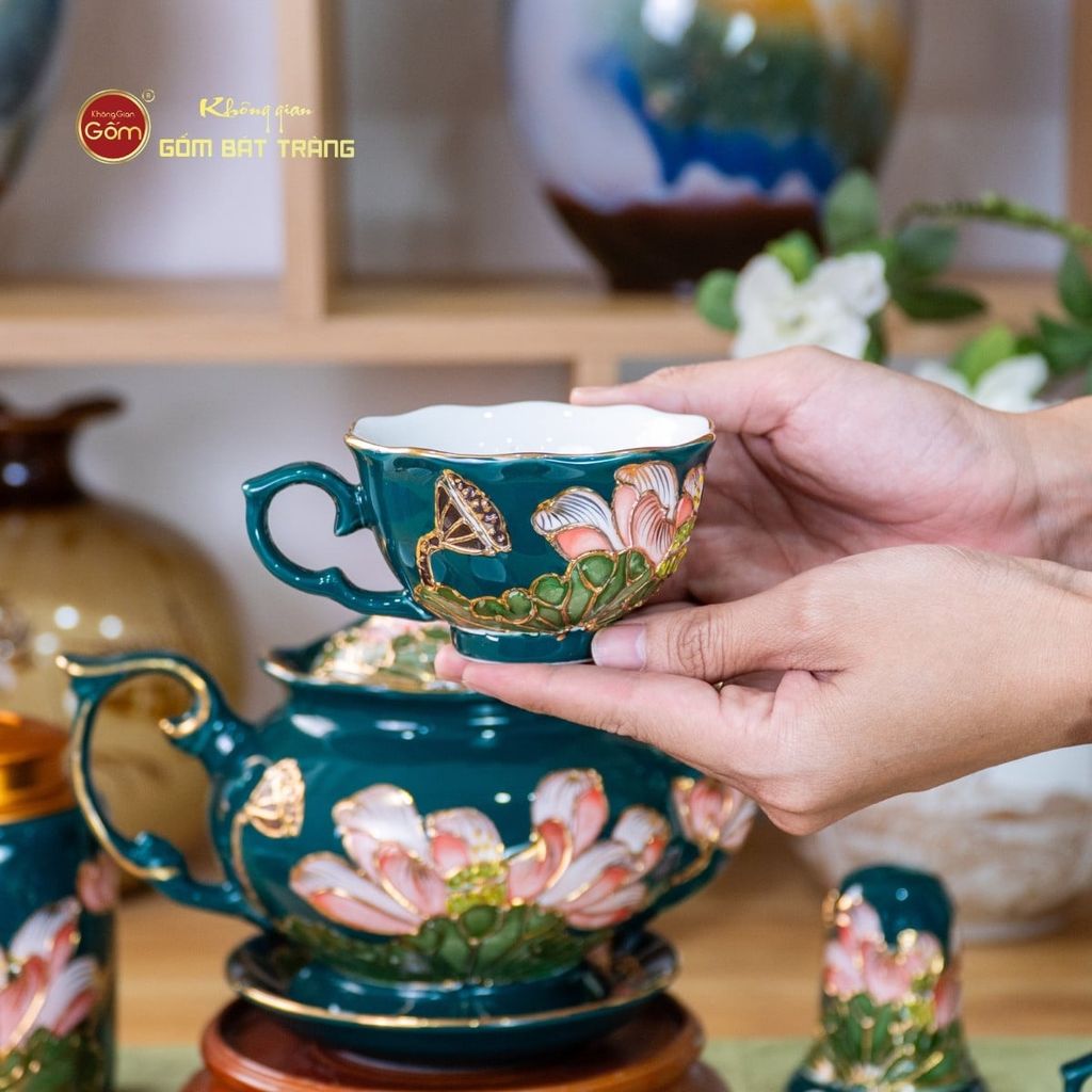 Bộ Ấm Chén Queen Xanh Lá Hoa Sen Đắp Nổi Vẽ Vàng