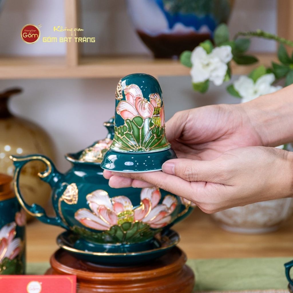 Bộ Ấm Chén Queen Xanh Lá Hoa Sen Đắp Nổi Vẽ Vàng