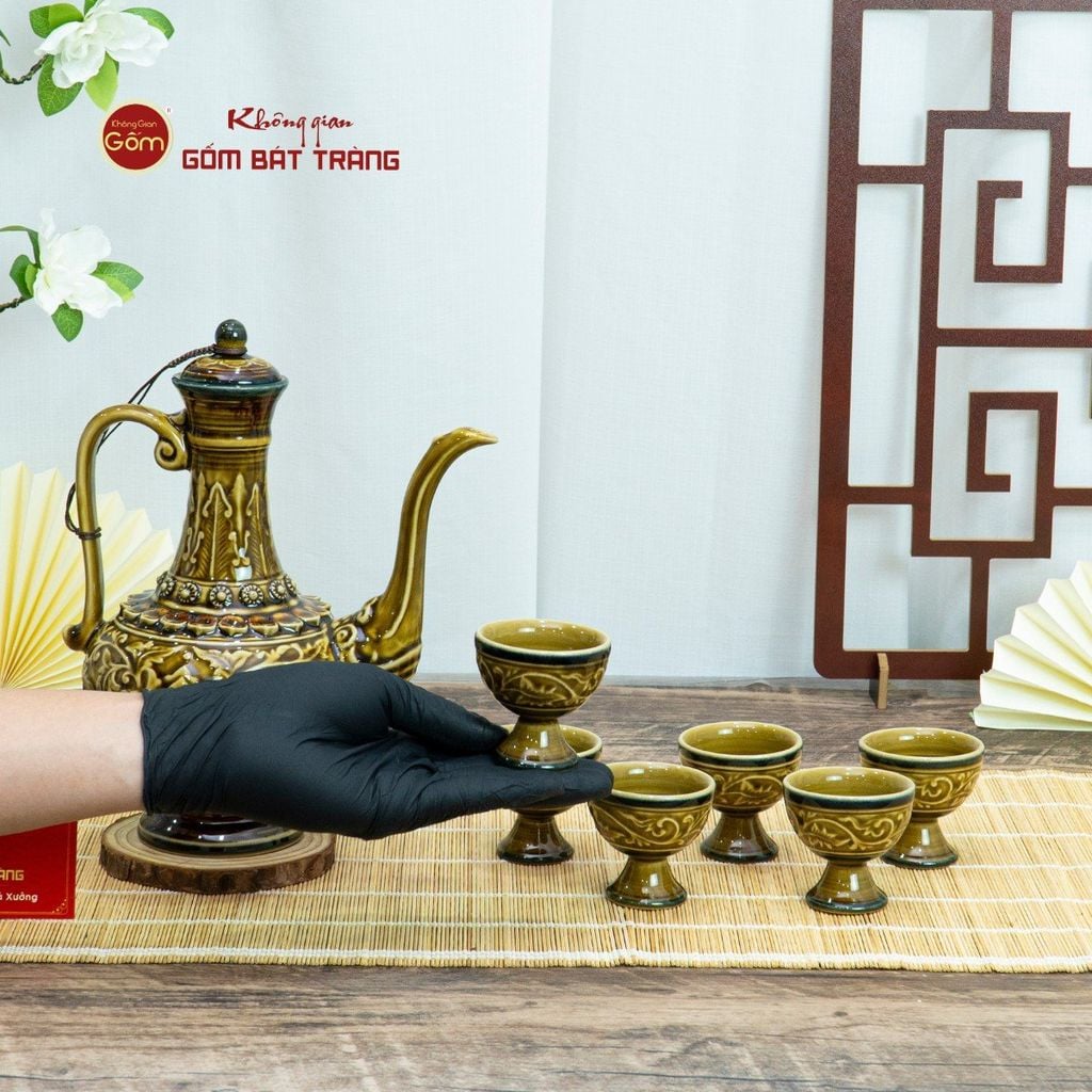 Bộ Bình Rượu Khắc Nổi Hoa Sen Nền Cổ