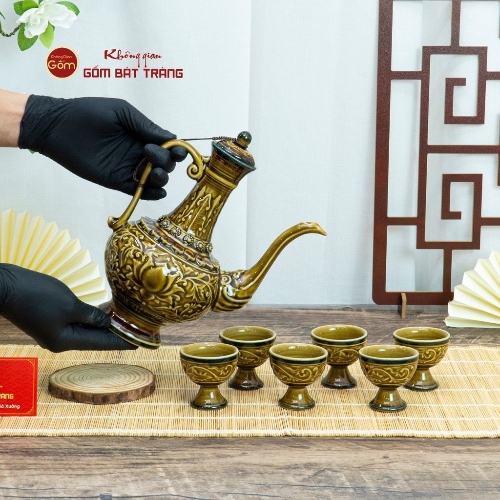 Bộ Bình Rượu Khắc Nổi Hoa Sen Nền Cổ