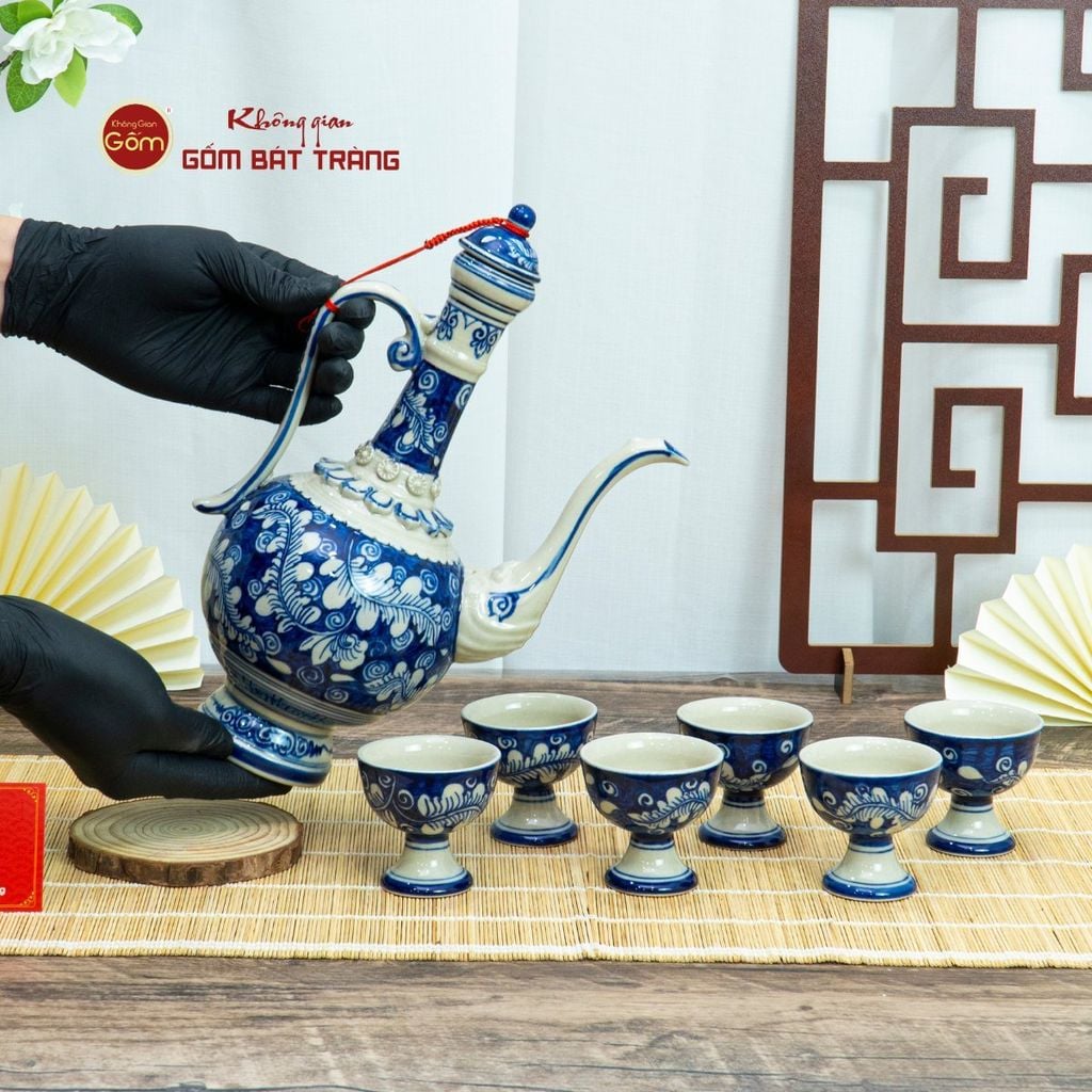 Bộ Bình Rượu Men Lam Vẽ Tay Hoa Lá Dây