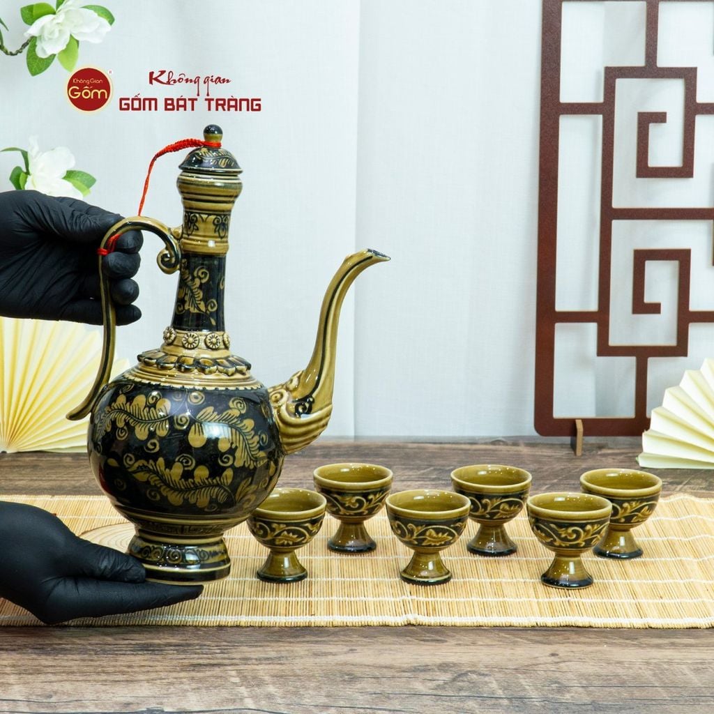 Bộ Bình Rượu Vẽ Tay Hoa Lá Dây Nền Đen