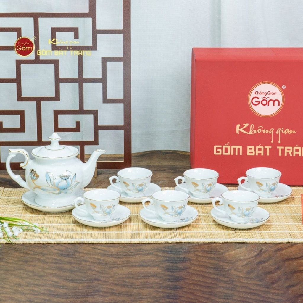 Bộ Trà Đài Các Hoa Sen Xanh Vẽ Vàng
