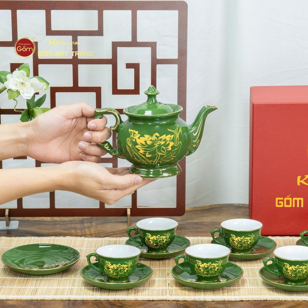 Bộ Trà Men Lục Đài Các Hoa Sen Vẽ Vàng