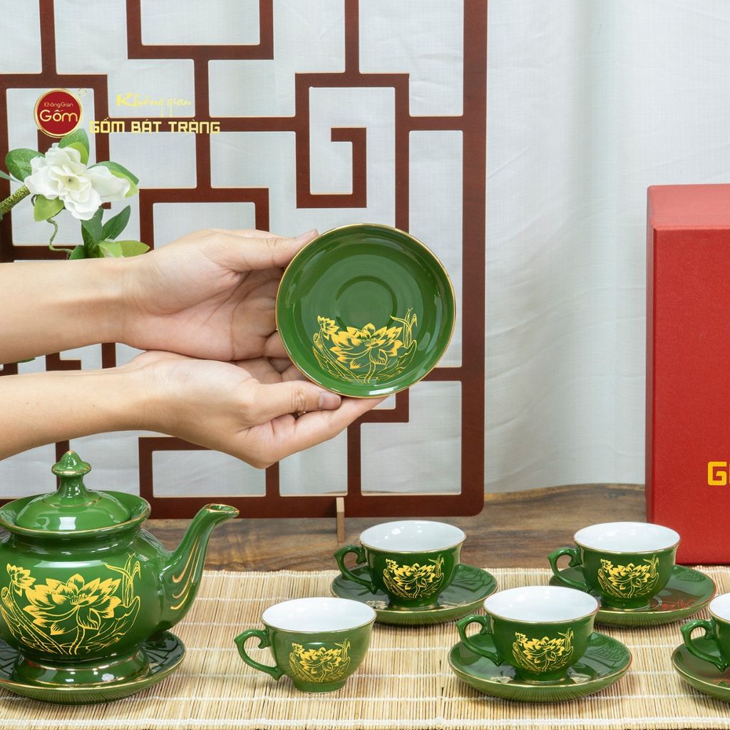 Bộ Trà Men Lục Đài Các Hoa Sen Vẽ Vàng