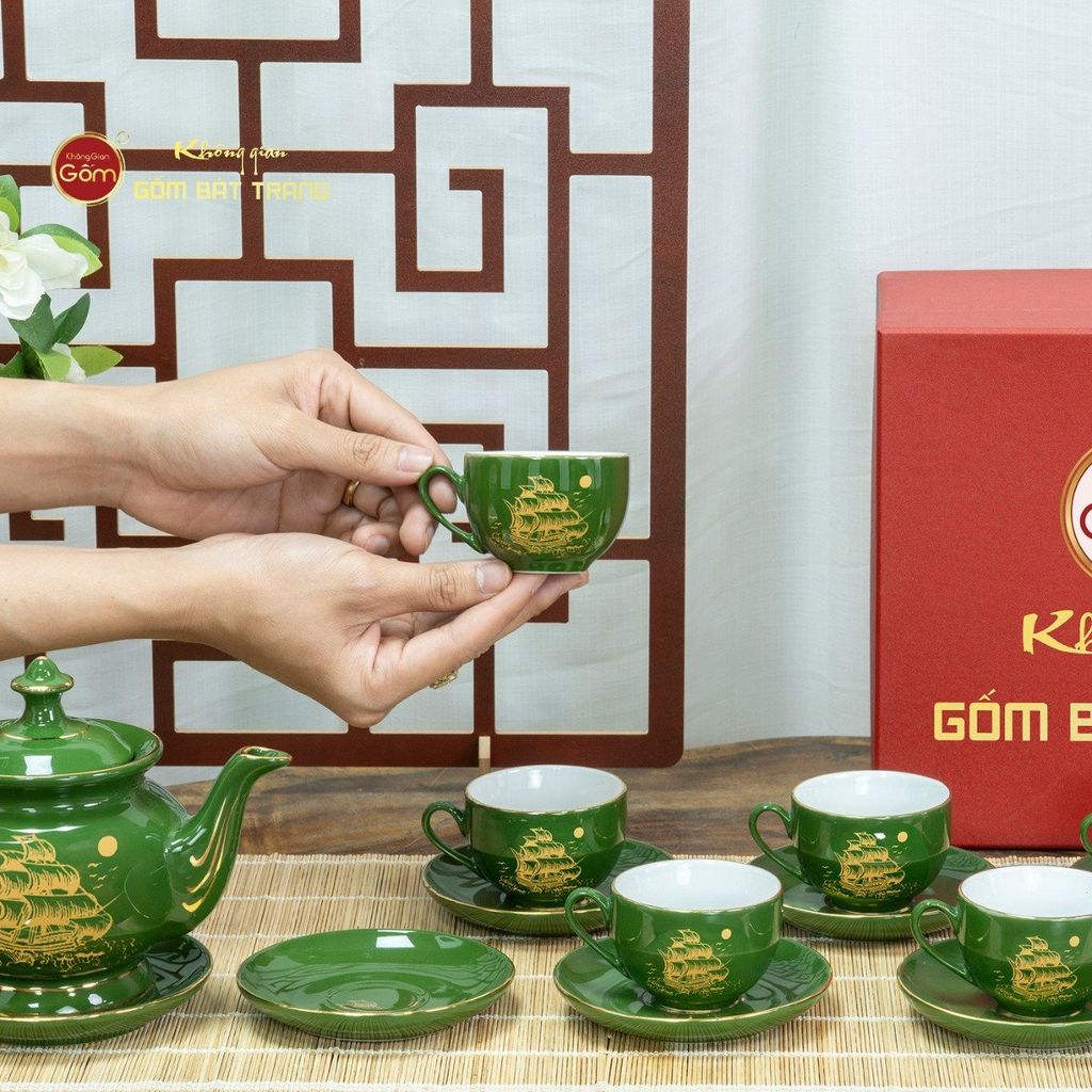 Bộ Trà Men Lục Đài Các Thuận Buồm Xuôi Gió Vẽ Vàng