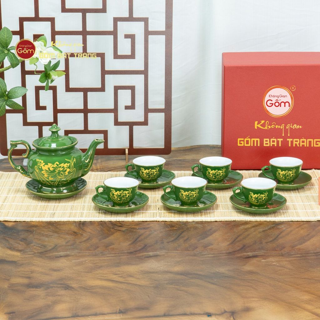 Bộ Trà Men Lục Đài Các Hoa Sen Vẽ Vàng
