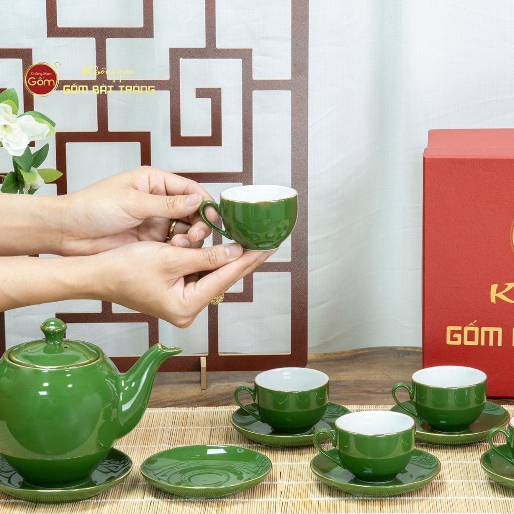 Bộ Trà Men Lục Dáng Minh Long Kẻ Vàng