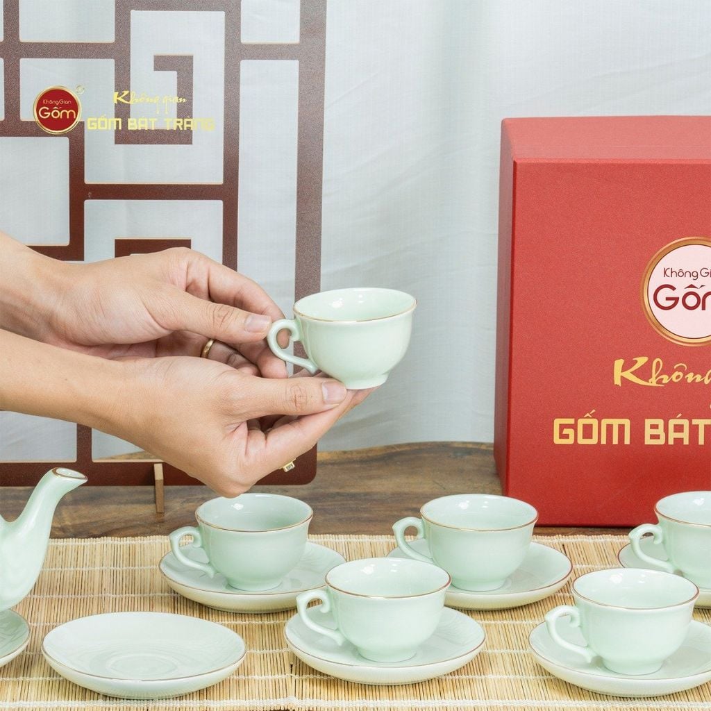 Bộ Trà Men Ngọc Đài Các Vẽ Vàng