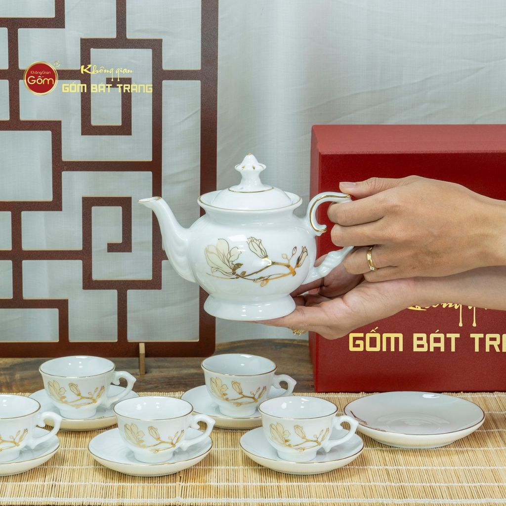 Bộ Trà Men Trắng Đài Các Hoa Mộc Lan Vẽ Vàng