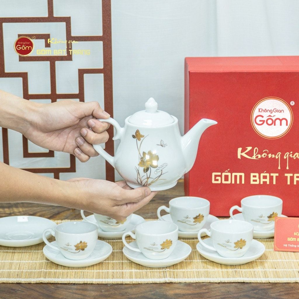 Bộ Trà Men Trắng Đức Sen Bướm Vẽ Vàng