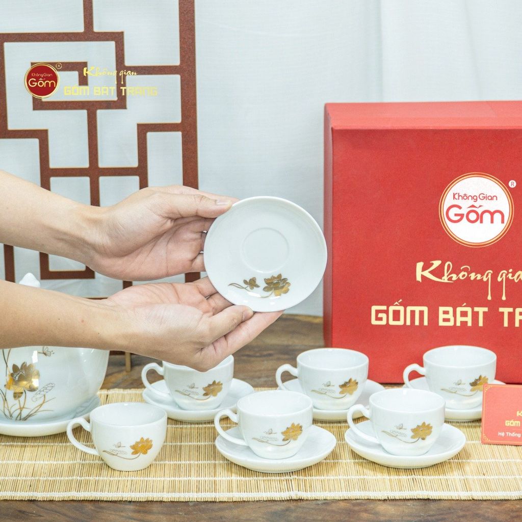 Bộ Trà Men Trắng Đức Sen Bướm Vẽ Vàng