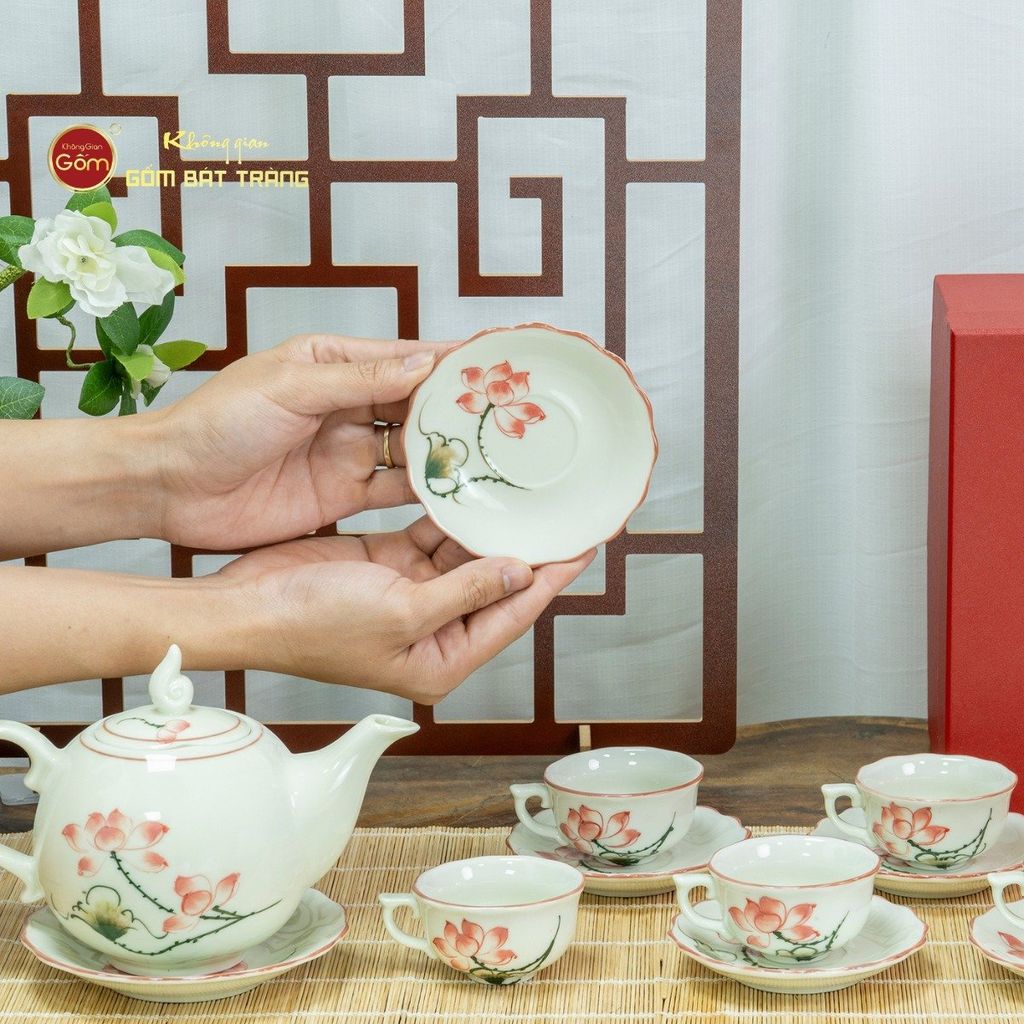 Bộ Trà Men Trắng Mẫu Đơn Vẽ Hoa Sen Màu