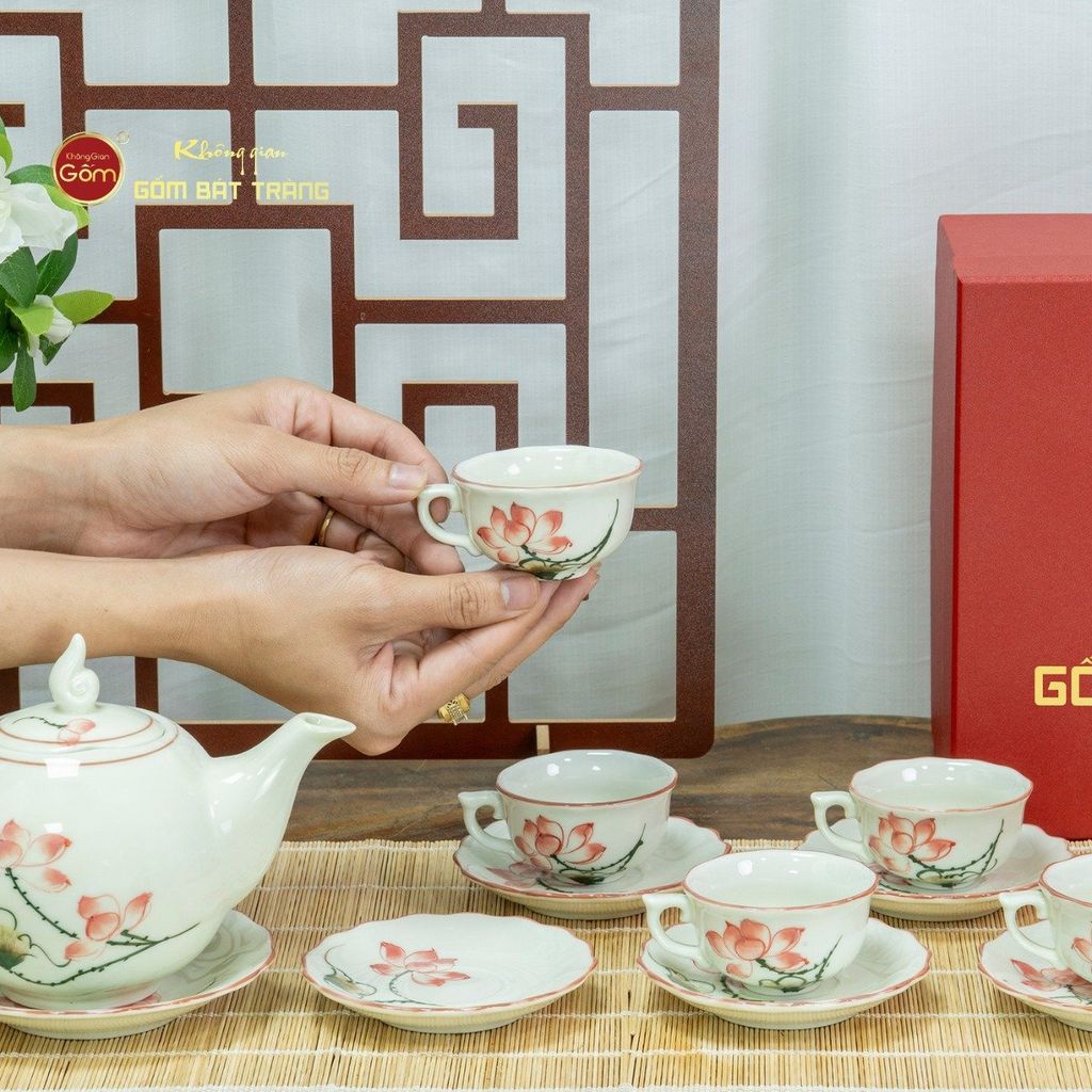 Bộ Trà Men Trắng Mẫu Đơn Vẽ Hoa Sen Màu