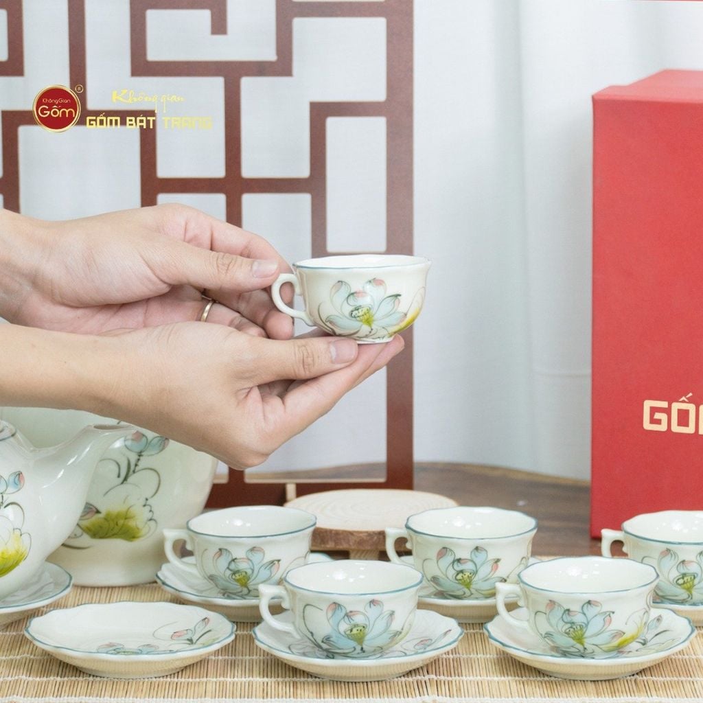 Bộ Trà Men Trắng Ngọn Lửa Họa Tiết Hoa Sen