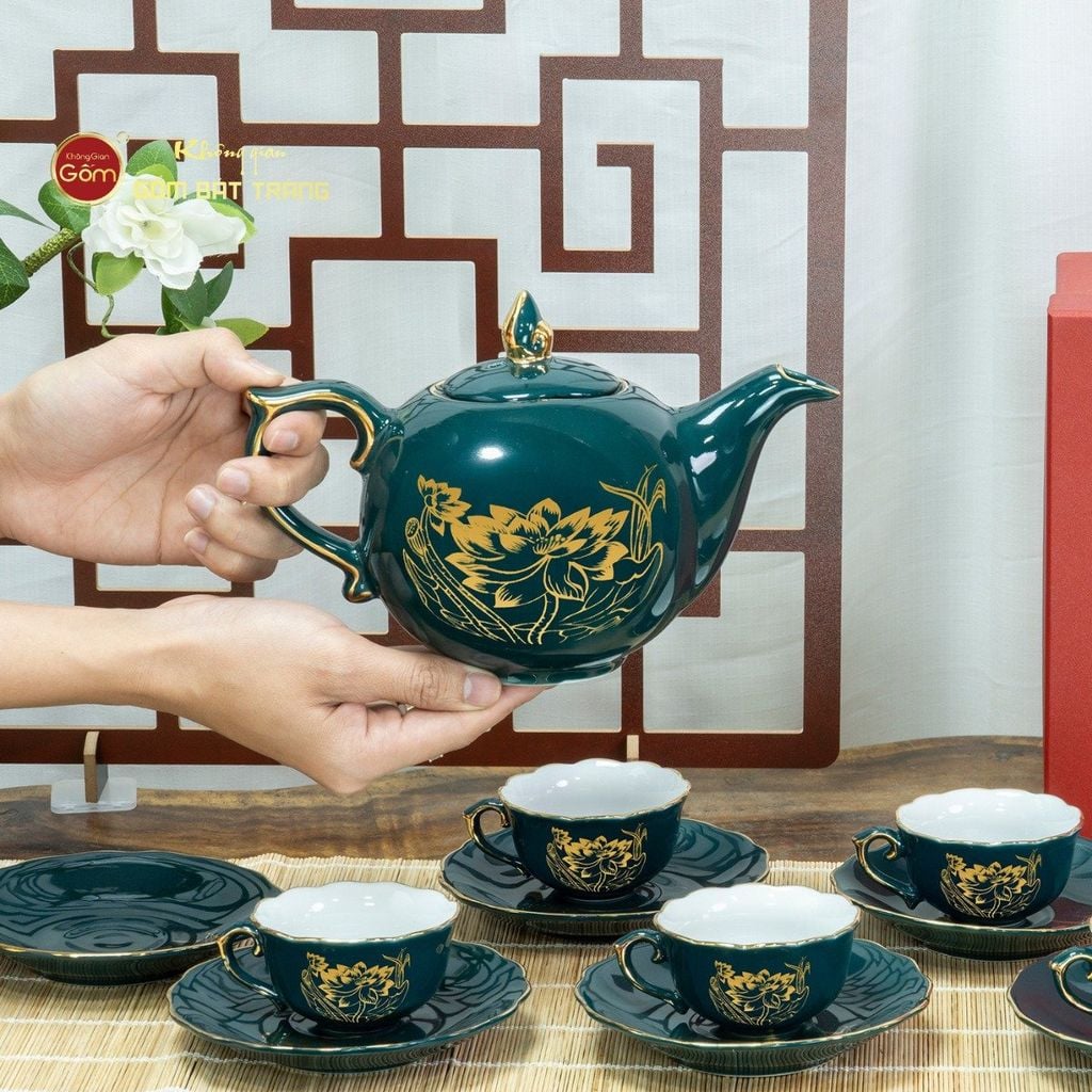 Bộ Trà Men Xanh Lam Mẫu Đơn Hoa Sen Vẽ Vàng