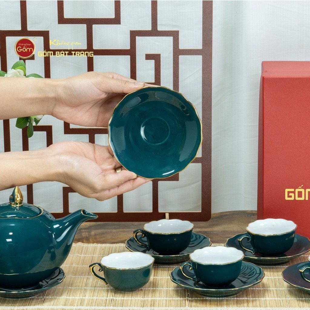 Bộ Trà Men Xanh Lam Mẫu Đơn Kẻ Vàng