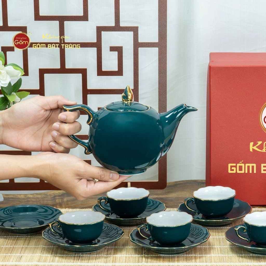 Bộ Trà Men Xanh Lam Mẫu Đơn Kẻ Vàng