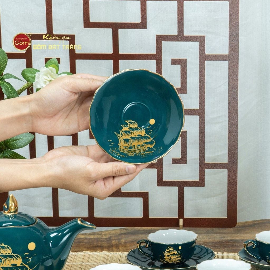 Bộ Trà Men Xanh Lam Mẫu Đơn Thuận Buồm Xuôi Gió Vẽ Vàng