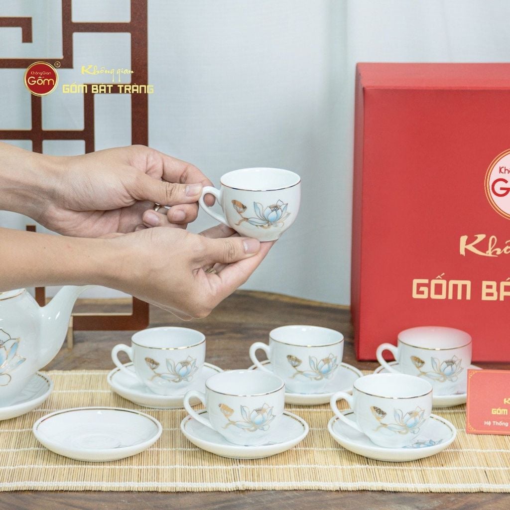 Bộ Trà Minh Long Hoa Sen Xanh Vẽ Vàng