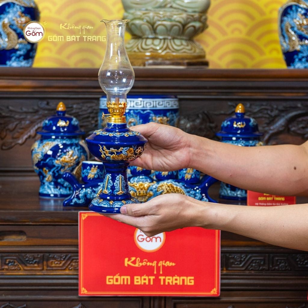 Đèn Dầu Thờ Men Xanh Coban Hoạ Tiết Hoa Đào