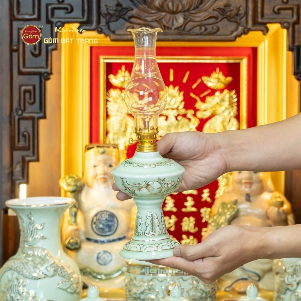 Đèn Dầu Thờ Men Ngọc Hoàng Tộc Vẽ Vàng Cành Đào