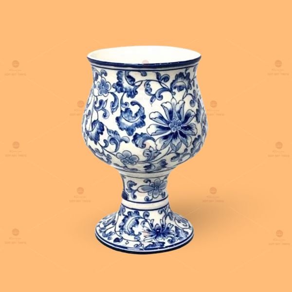 Lọ hoa dáng ly men lam dây hoa