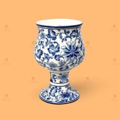 Lọ hoa dáng ly men lam dây hoa