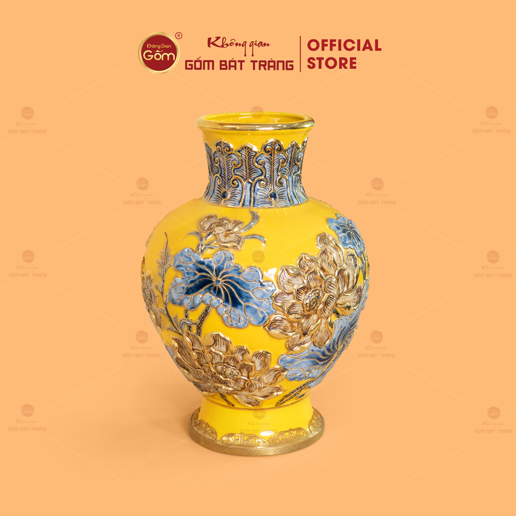 Lọ Hoa Men Vàng Hoa Sen Đắp Nổi Vẽ Vàng