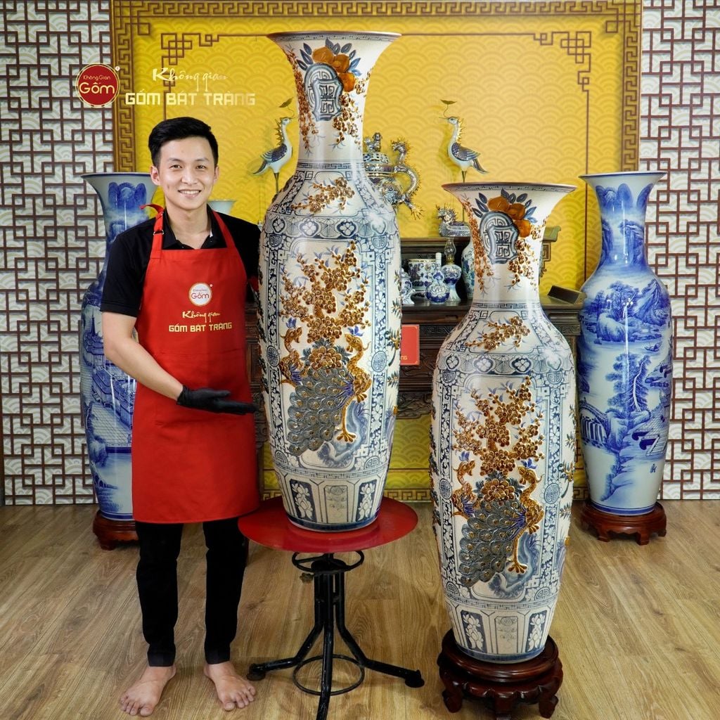 Lộc Bình 1M4 Men Rạn Đắp Nổi Tứ Cảnh