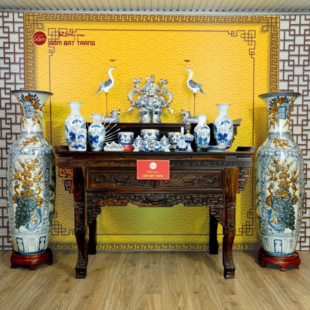 Lộc Bình 1M4 Men Rạn Đắp Nổi Tứ Cảnh