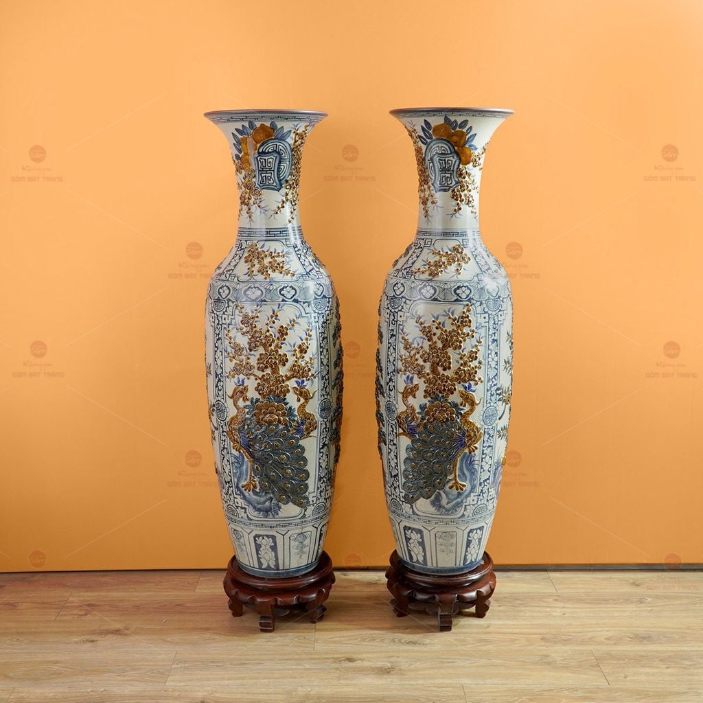 Lộc Bình 1M4 Men Rạn Đắp Nổi Tứ Cảnh