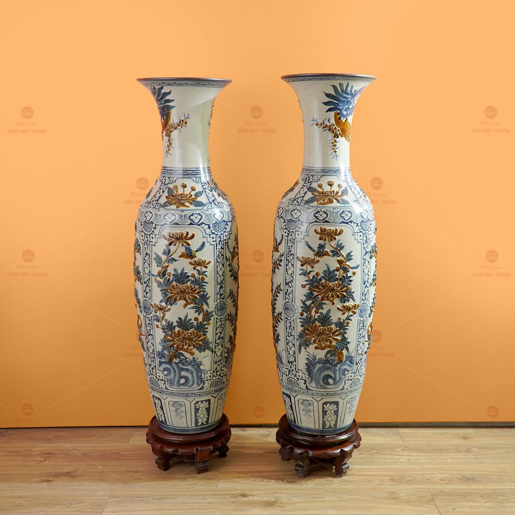 Lộc Bình 1M4 Men Rạn Đắp Nổi Tứ Cảnh