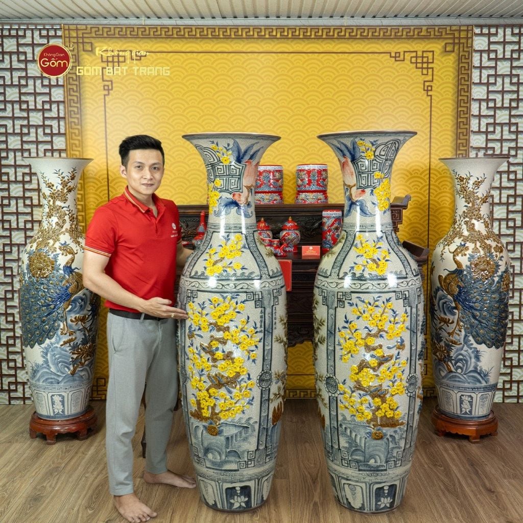 Lộc Bình Men Rạn Tứ Cảnh Hoa Vàng Đắp Nổi