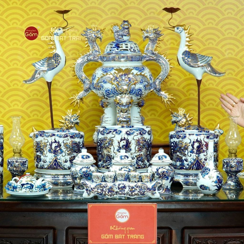 [Set Cao Cấp] Bộ Đồ Thờ Gia Tiên Men Lam Nổi Vẽ Vàng (17 món)