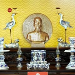 [Set Cơ Bản] Bộ Đồ Thờ Bác Hồ Men Lam Nổi Vẽ Vàng (10 món)