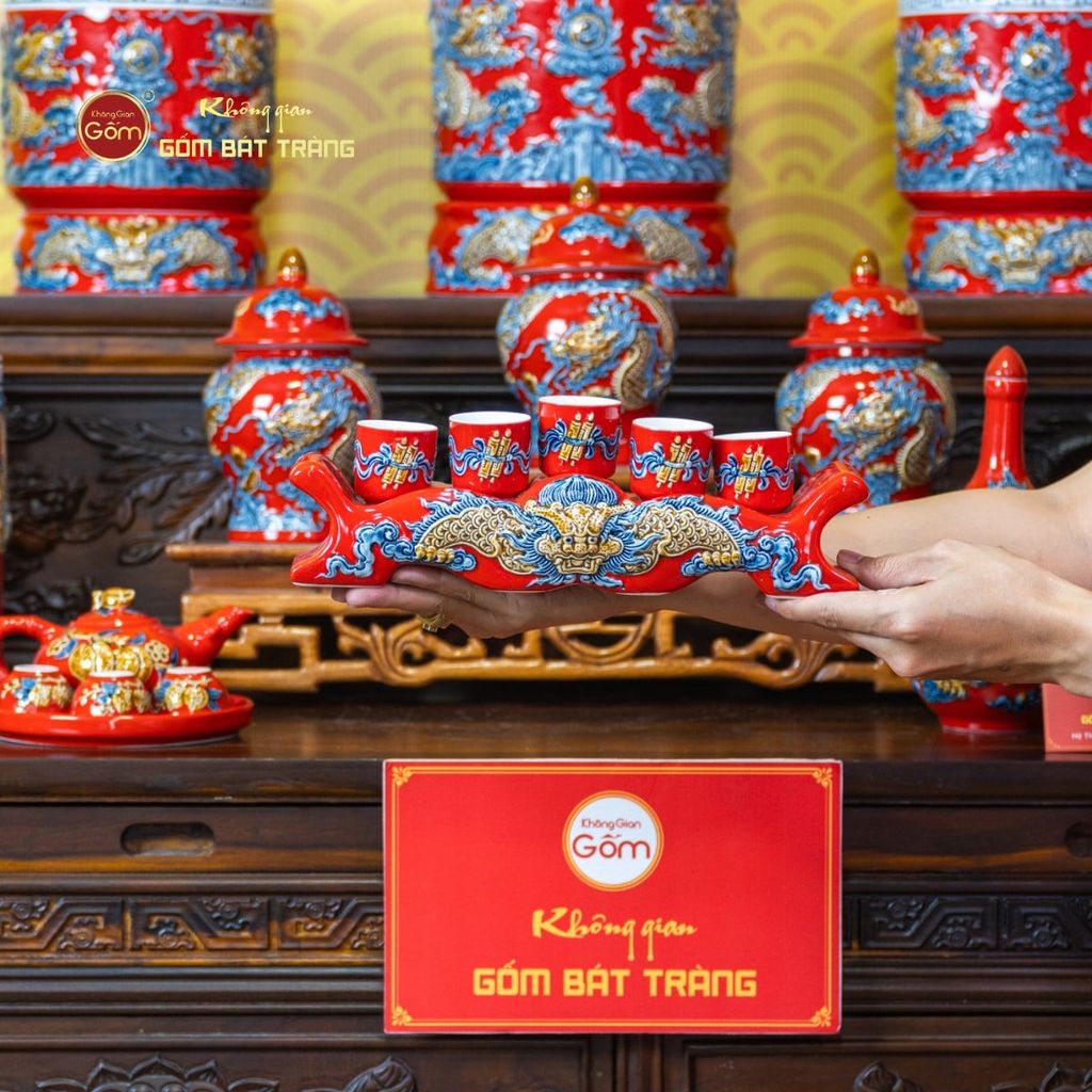 Kỷ Ngai 5 Chén Thờ Men Đỏ Họa Tiết Cuốn Thư