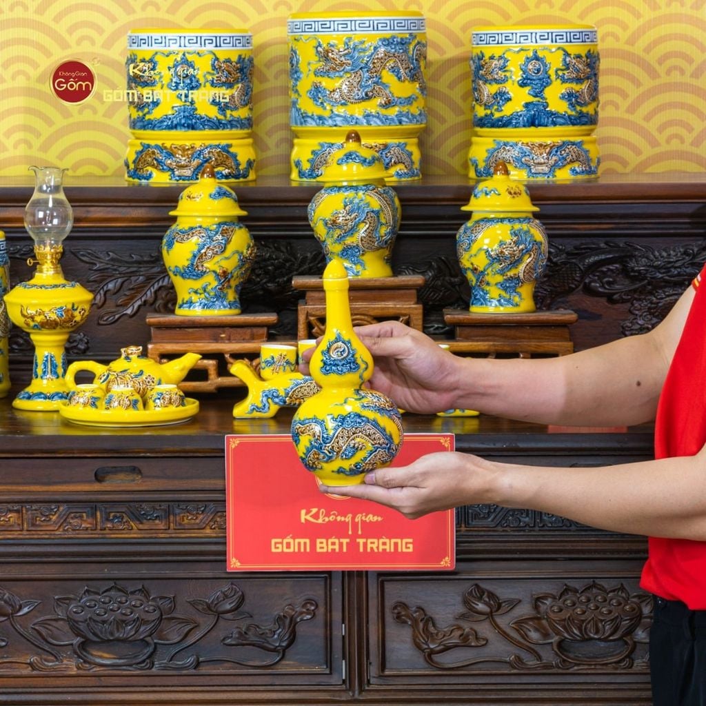 Nậm Rượu Men Vàng Họa Tiết Kim Long Chầu Nhật