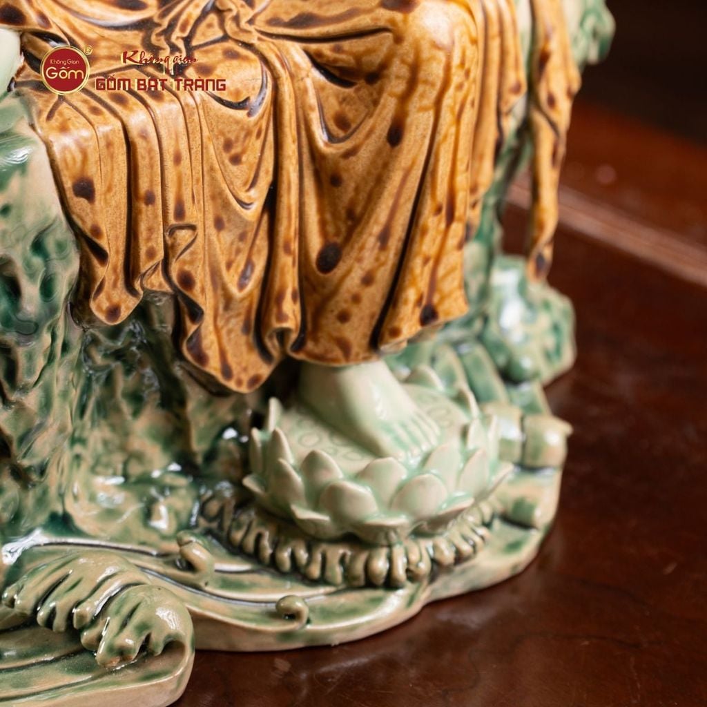 Tượng Quán Âm Tự Tại