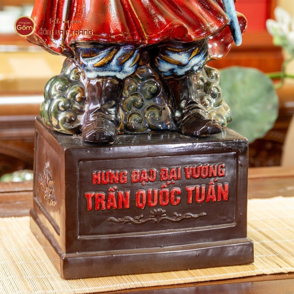 Tượng Hưng Đạo Đại Vương Trần Quốc Tuấn
