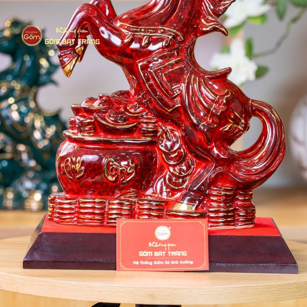 Tượng Ngựa Đỏ Xích Mã Tài Lộc Vẽ Vàng